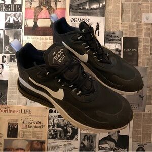 black Nike Air tennis shoes